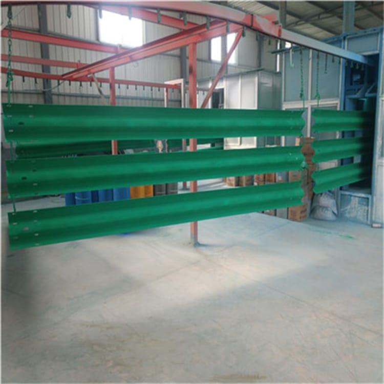 护栏板的保养有多重要?
护栏板的保养有多重要?