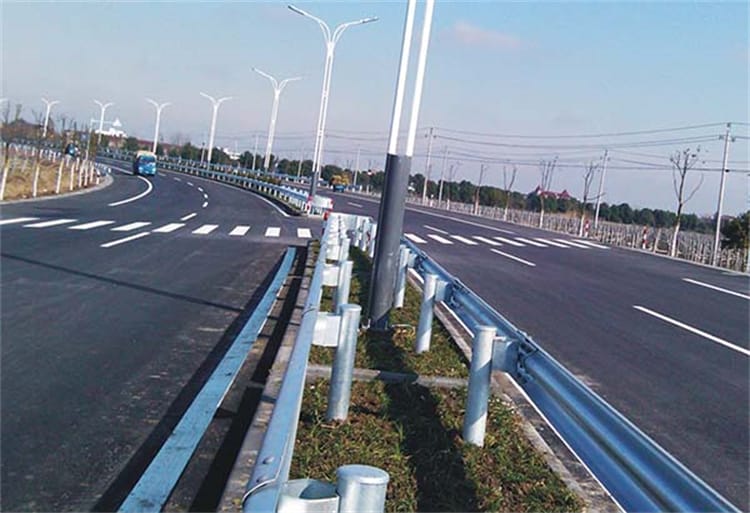 河北安平公路护栏板